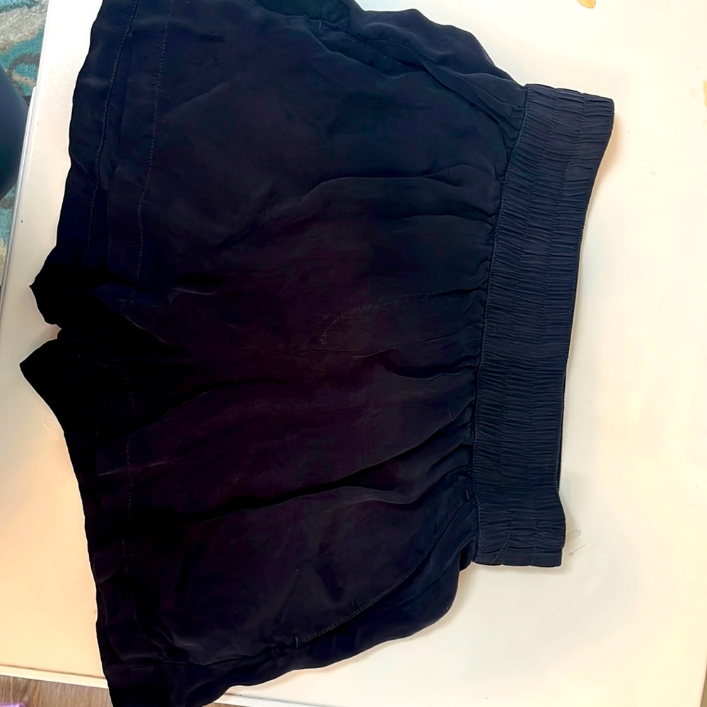 Super cute like new Navy American Vintage shorts